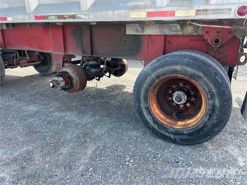 Cobra 33 ft Tri/A End Dump Trailer Bañera