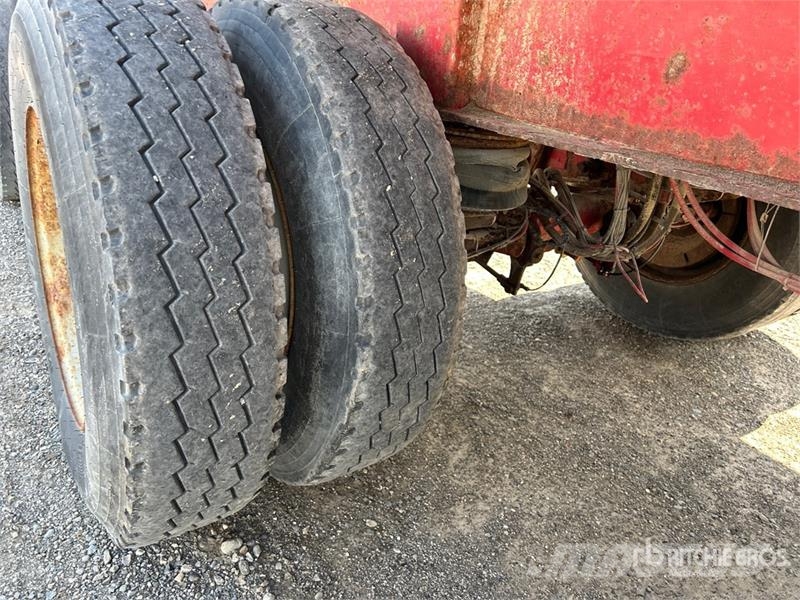 Cobra 33 ft Tri/A End Dump Trailer Bañera