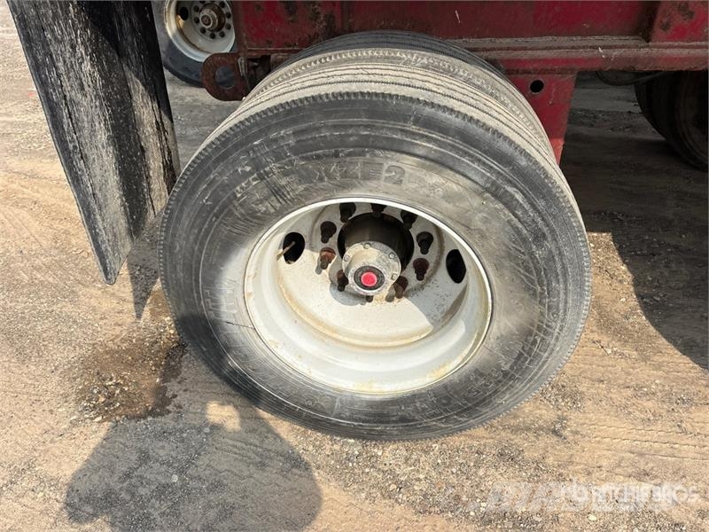 Cobra 33 ft Tri/A End Dump Trailer Bañera