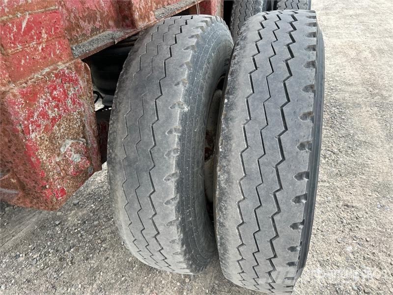 Cobra 33 ft Tri/A End Dump Trailer Bañera