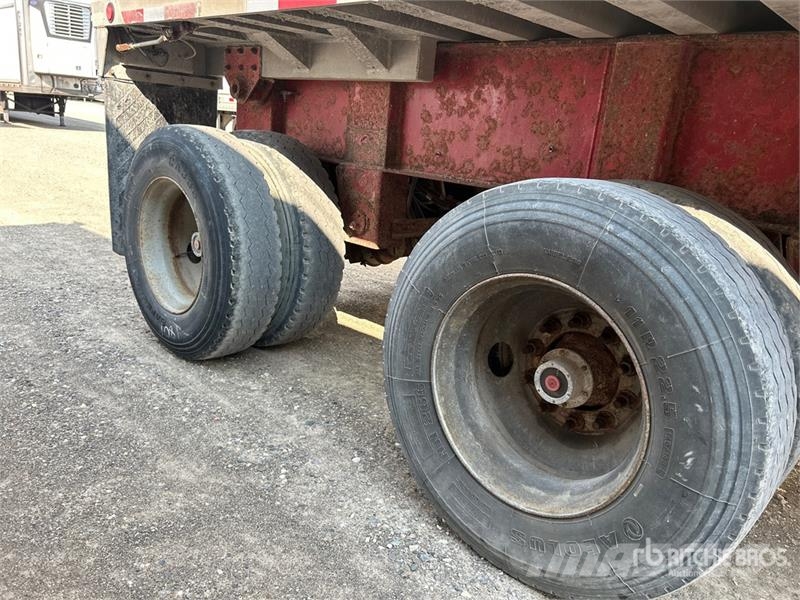 Cobra 34 ft Tri/A End Dump Trailer Bañera