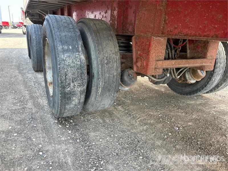 Cobra 34 ft Tri/A End Dump Trailer Bañera