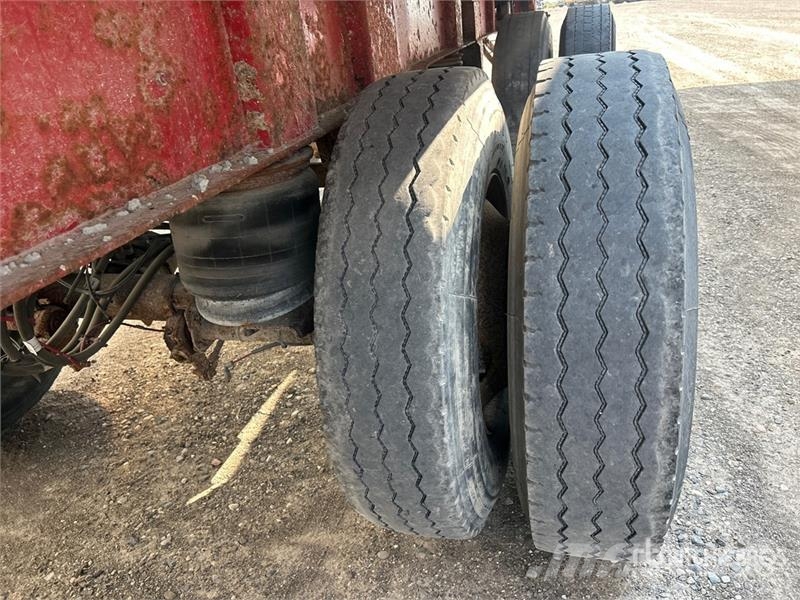 Cobra 34 ft Tri/A End Dump Trailer Bañera