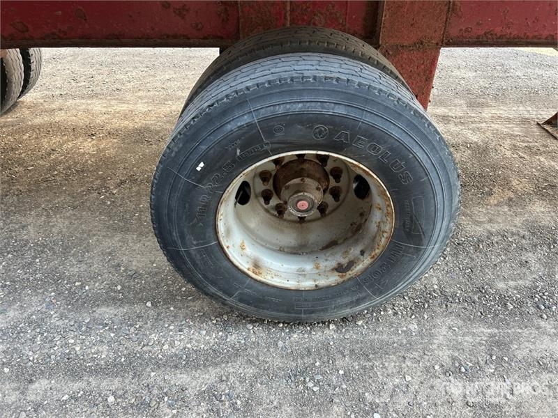 Cobra 34 ft Tri/A End Dump Trailer Bañera
