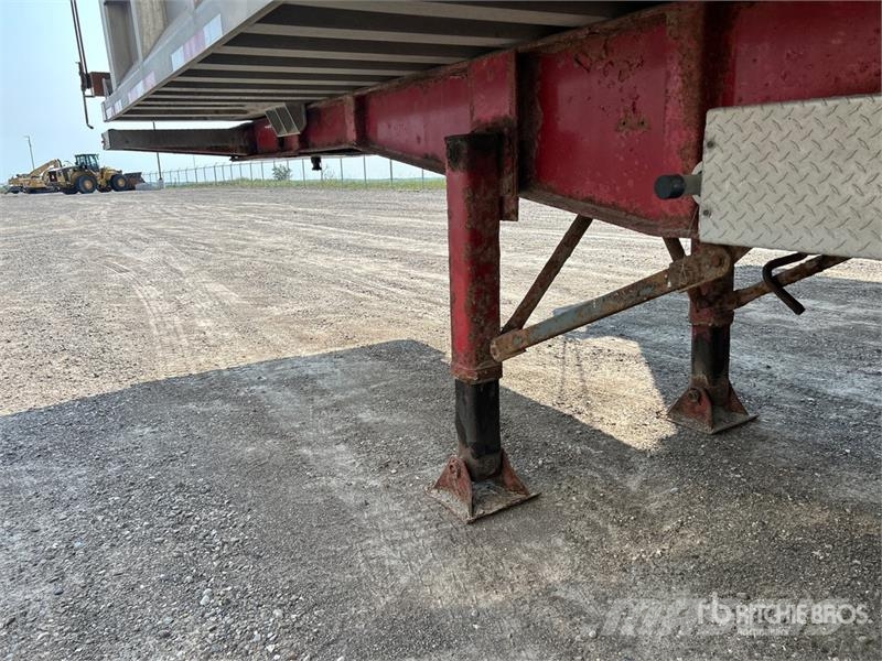Cobra 34 ft Tri/A End Dump Trailer Bañera