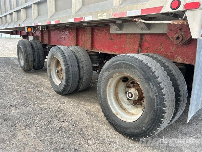 Cobra 34 ft Tri/A End Dump Trailer Bañera