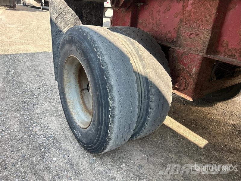 Cobra 34 ft Tri/A End Dump Trailer Bañera
