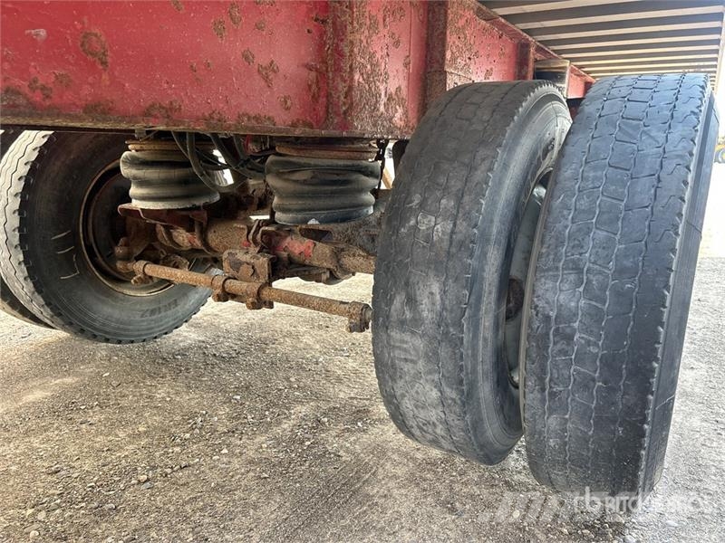 Cobra 34 ft Tri/A End Dump Trailer Bañera