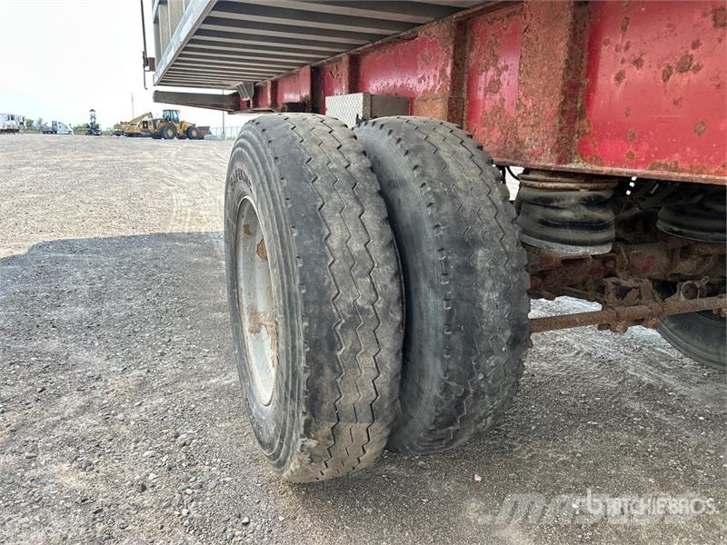Cobra 34 ft Tri/A End Dump Trailer Bañera