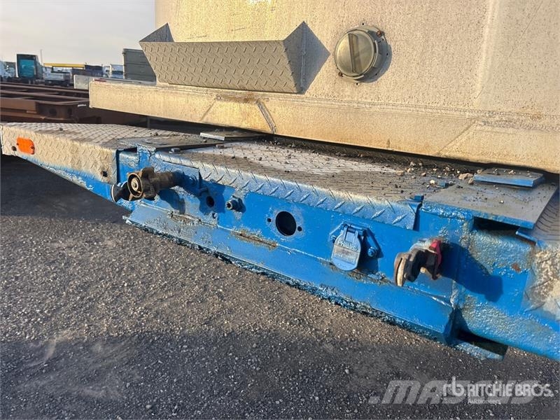 Cobra 44 ft Quad/A End Dump Trailer Kipper