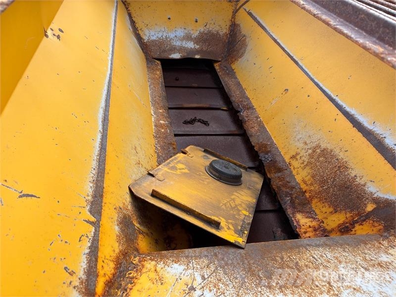 Colpron 2250 T/A Salt Spreader - Fits Tractor Hiekan- ja suolanlevittimet