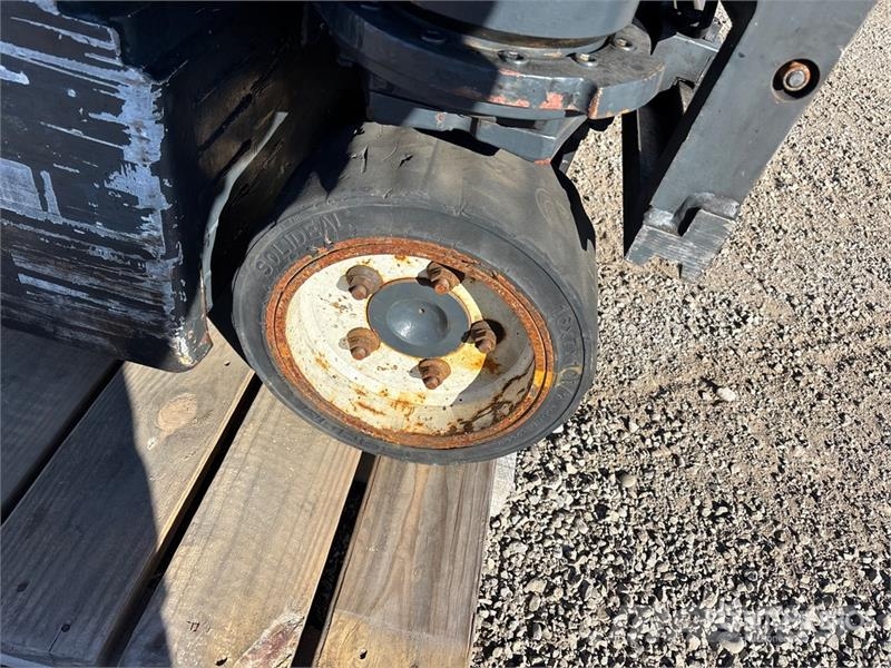 Combilift CBE6000 5000 lb Cushion Tire Forklift (Inoperable) شاحنات ذات رافعات شوكية - أخرى