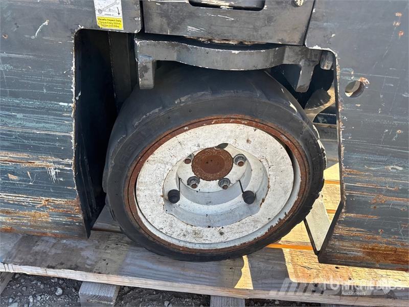 Combilift CBE6000 5000 lb Cushion Tire Forklift (Inoperable) شاحنات ذات رافعات شوكية - أخرى