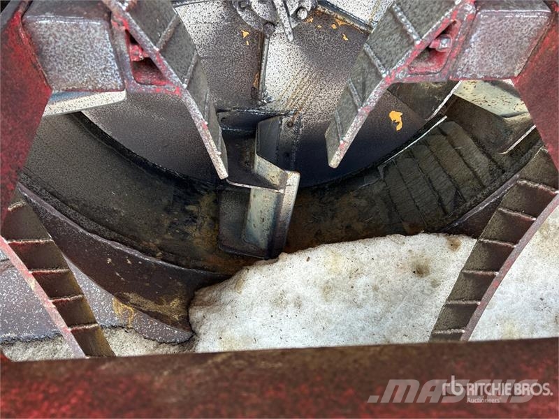  Contant 8 ft 6 in Snow Blower - Fits Wheel Loader Snøfresere