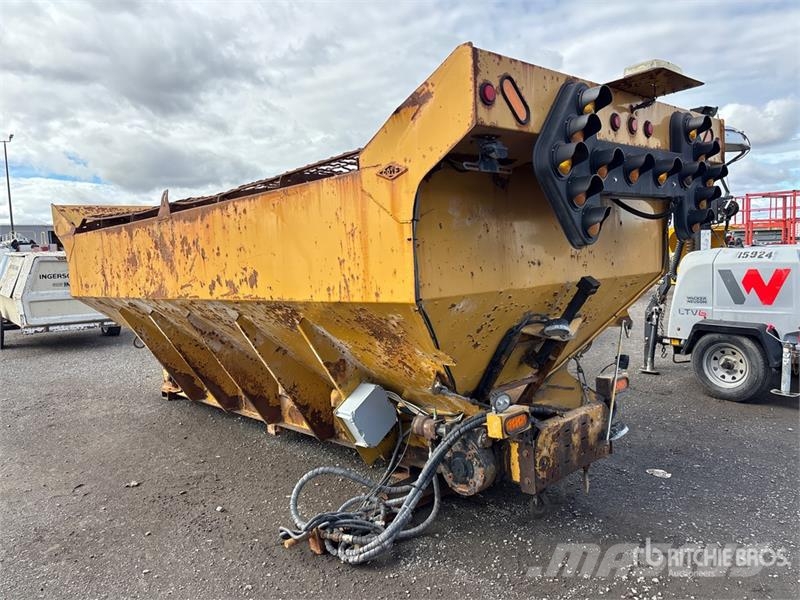  Coté 14 Ft Salt Spreader Body هيكل صندوقي