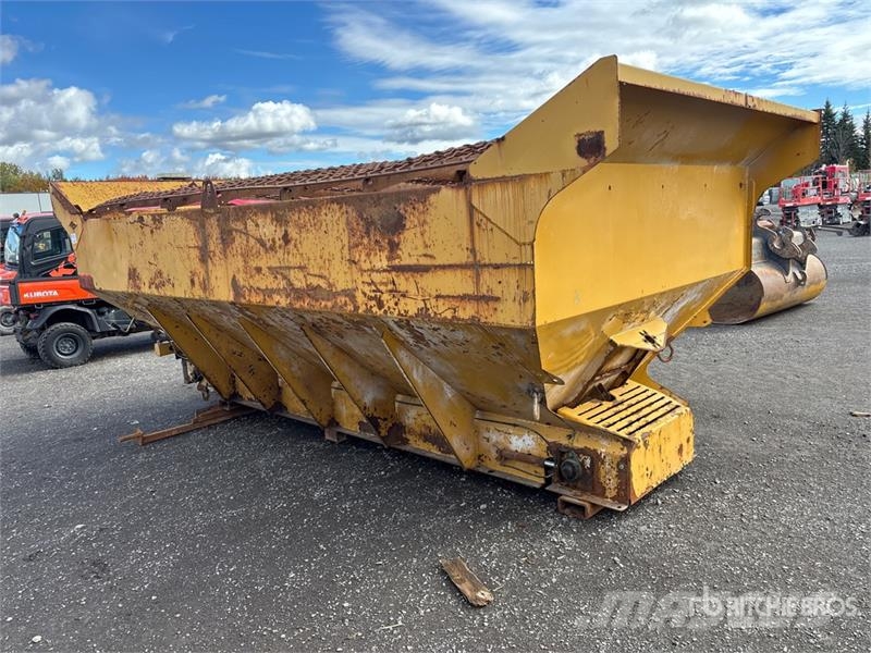  Coté 14 Ft Salt Spreader Body هيكل صندوقي