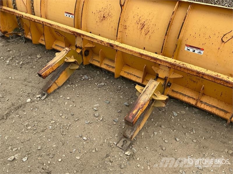 CQM 14 ft Snow Plow Chasse neige