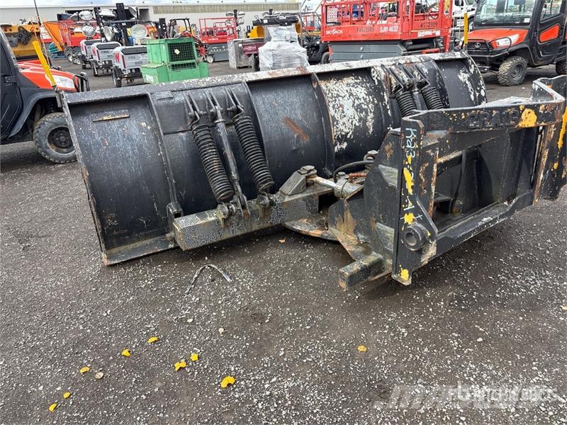 Craig 11 ft Hydraulic Reversing Snow Pusher - Fits Wheel Hóeltakarítók