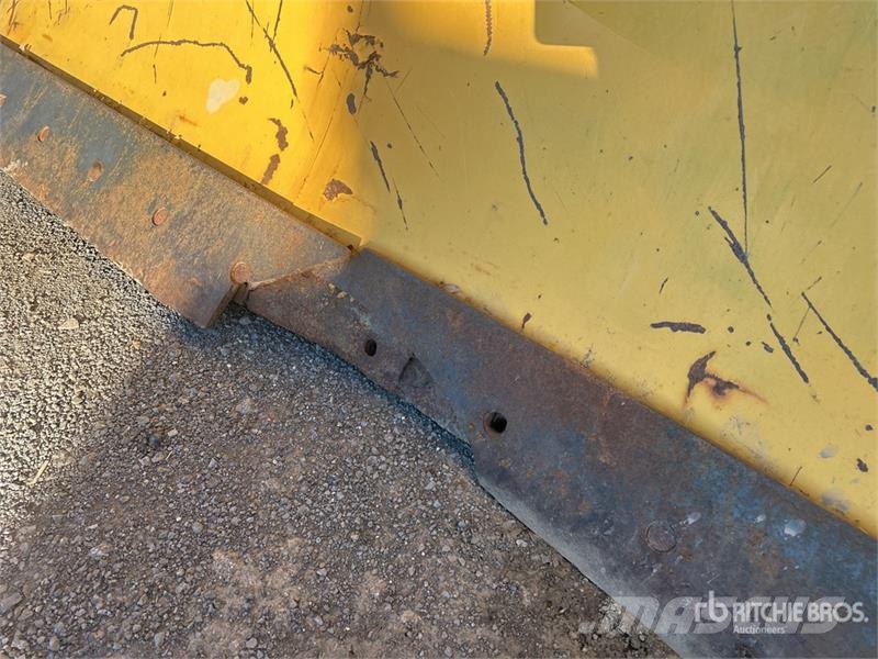 Craig 120 13 ft Hydraulic Reversing Snow Plow - Fits Whe Снігоочищувальні ножі та плуги