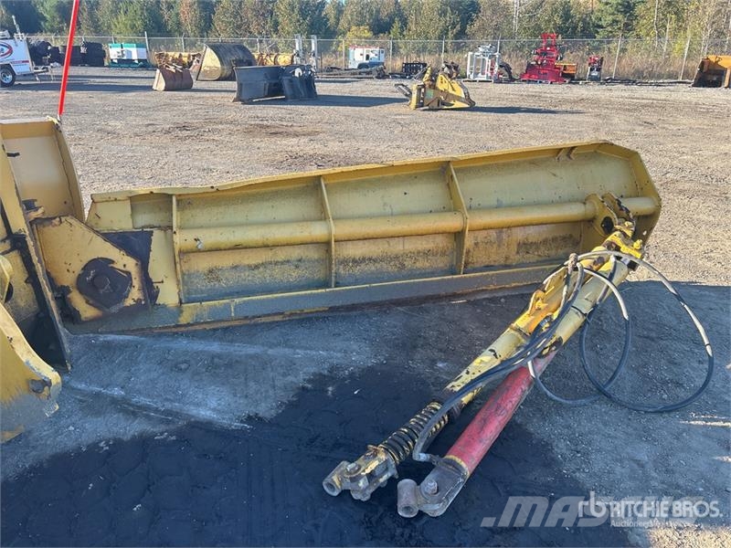 Craig 120 13 ft Hydraulic Reversing Snow Plow - Fits Whe Снігоочищувальні ножі та плуги