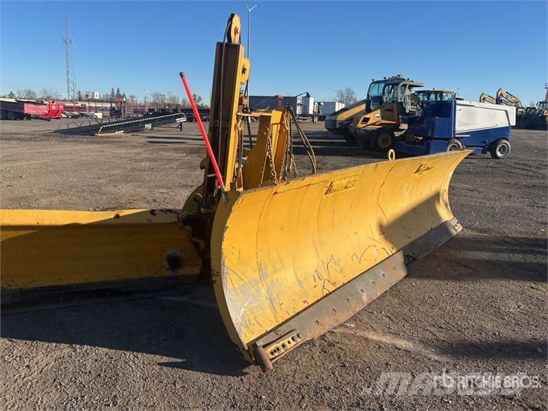 Craig 120 13 ft Hydraulic Reversing Snow Plow - Fits Whe Снігоочищувальні ножі та плуги