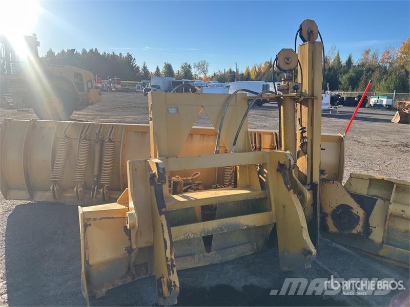 Craig 120 13 ft Hydraulic Reversing Snow Plow - Fits Whe Снігоочищувальні ножі та плуги