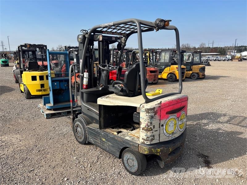Crown 3850 lb Cushion Tire Forklift شاحنات ذات رافعات شوكية - أخرى