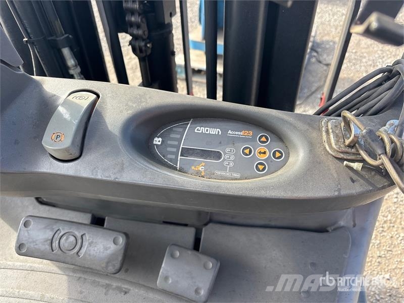 Crown 3850 lb Cushion Tire Forklift شاحنات ذات رافعات شوكية - أخرى