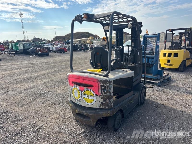 Crown 3850 lb Cushion Tire Forklift شاحنات ذات رافعات شوكية - أخرى