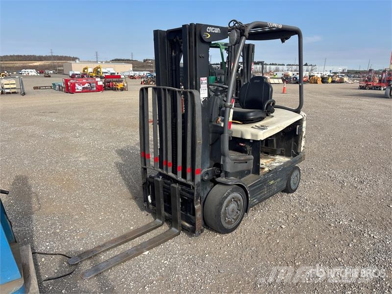 Crown 3850 lb Cushion Tire Forklift شاحنات ذات رافعات شوكية - أخرى