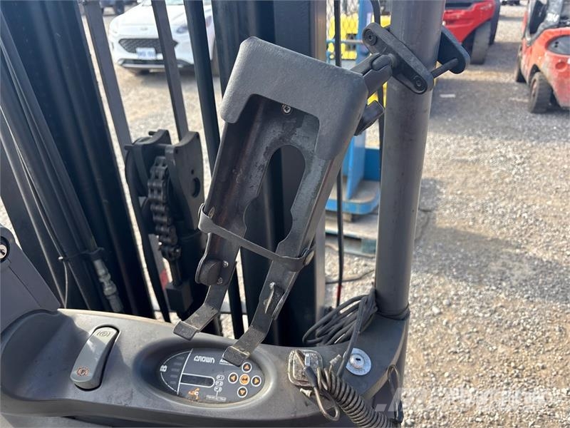 Crown 3850 lb Cushion Tire Forklift شاحنات ذات رافعات شوكية - أخرى