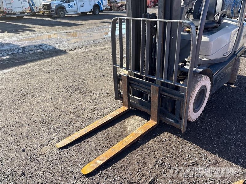 Crown C51050-50 4350 lb Pneumatic Tire Forklift Gaffeltrucks - andre