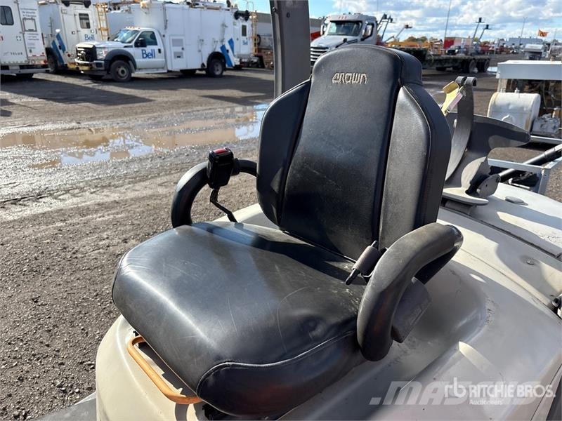 Crown C51050-50 4350 lb Pneumatic Tire Forklift Gaffeltrucks - andre