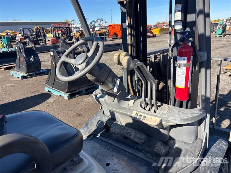 Crown C51050-50 4350 lb Cushion Tire Forklift Empilhadores - Outros