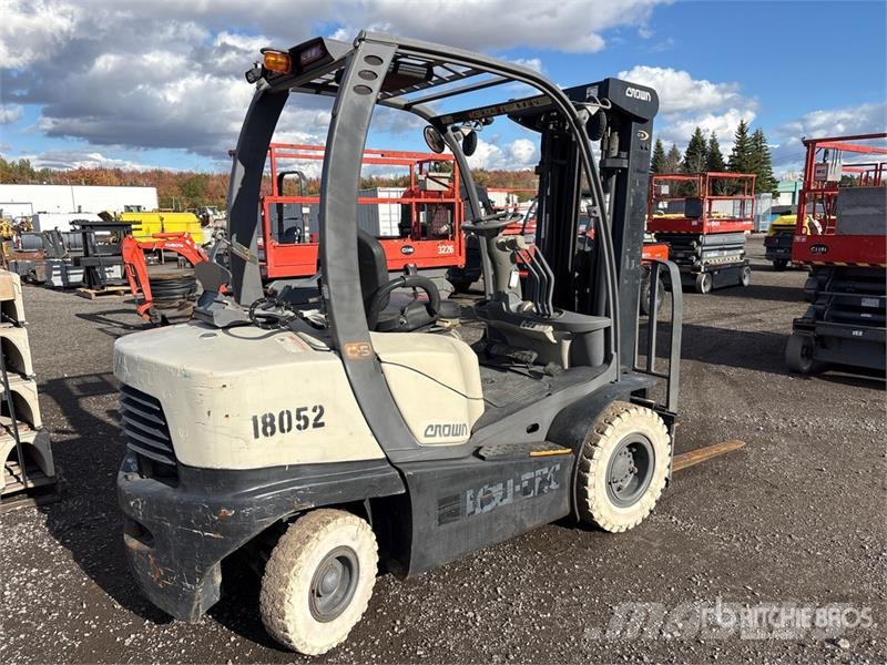 Crown C51050-50 4350 lb Pneumatic Tire Forklift Gaffeltrucks - andre