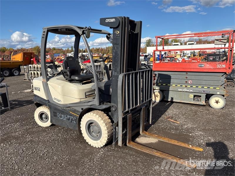 Crown C51050-50 4350 lb Pneumatic Tire Forklift Gaffeltrucks - andre