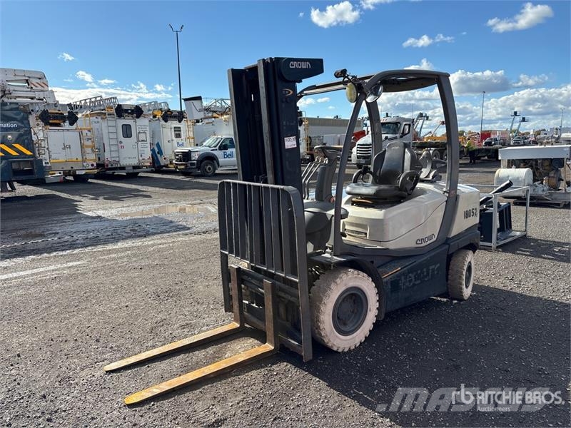 Crown C51050-50 4350 lb Pneumatic Tire Forklift Gaffeltrucks - andre