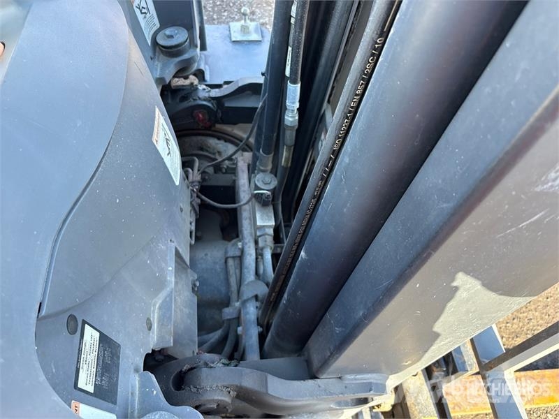 Crown C5105050 4350 lb Pneumatic Tire Forklift Forklift trucks - others