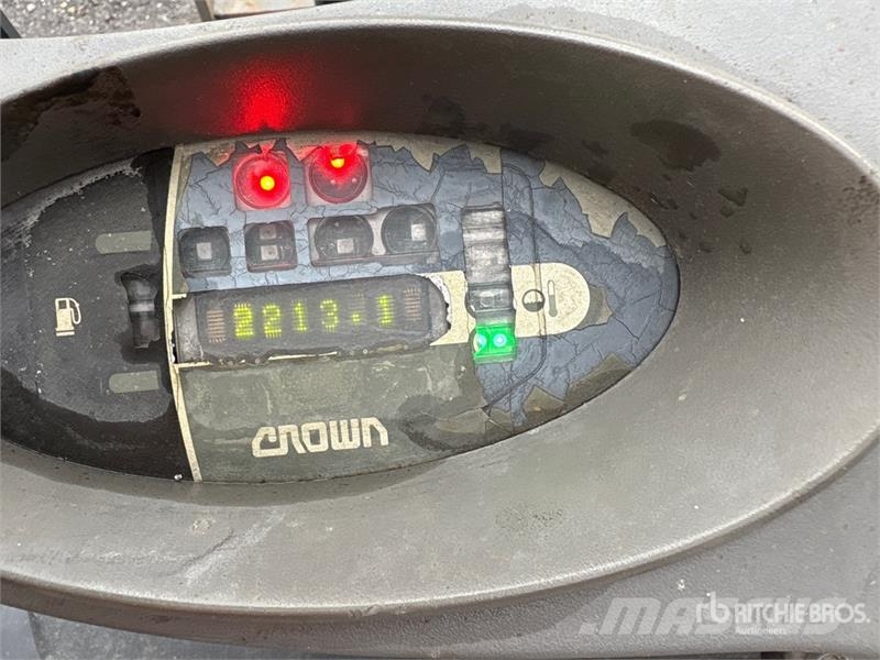 Crown C5105050 4350 lb Pneumatic Tire Forklift Iné