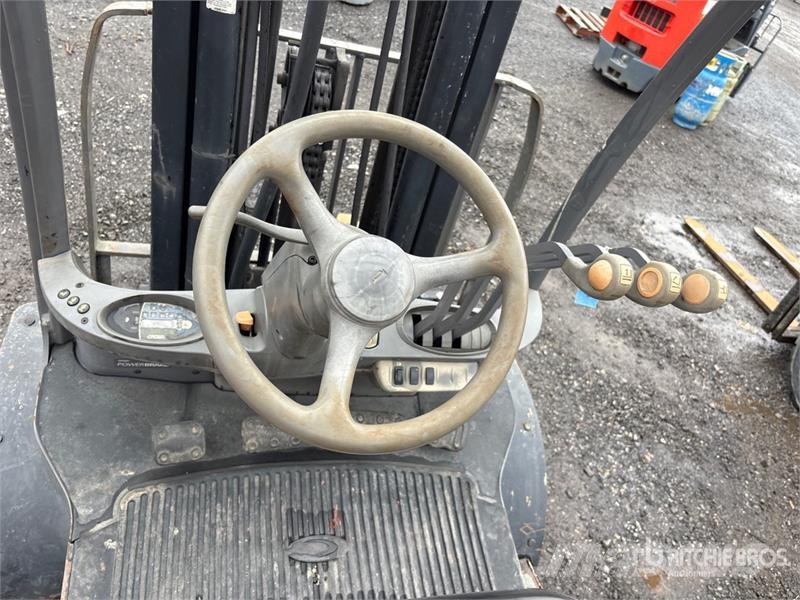 Crown C5105050 4350 lb Pneumatic Tire Forklift Iné