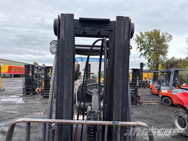 Crown C5105050 4350 lb Pneumatic Tire Forklift Iné