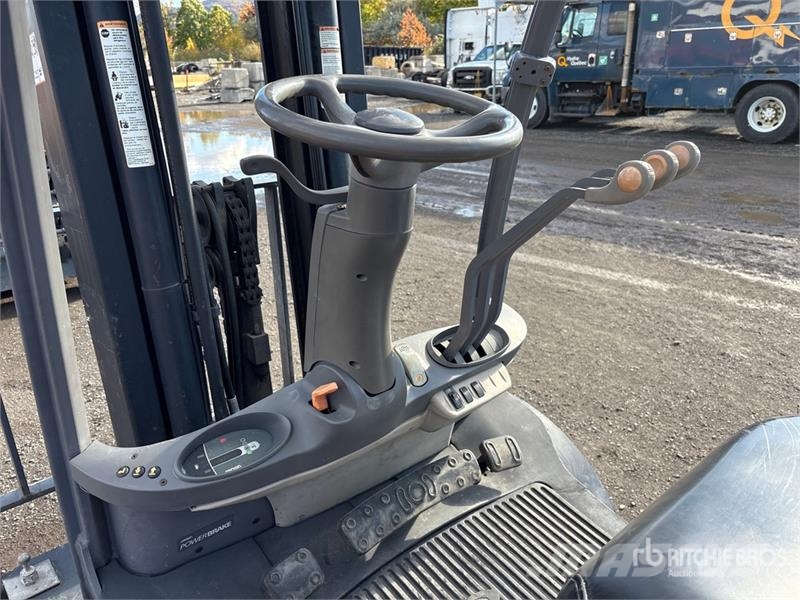 Crown C5105050 4350 lb Pneumatic Tire Forklift Forklift trucks - others