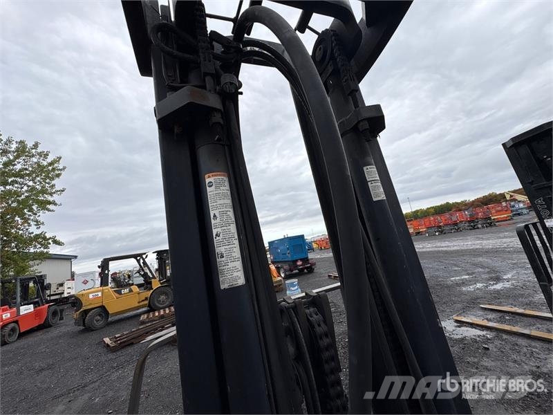 Crown C5105050 4350 lb Pneumatic Tire Forklift Iné