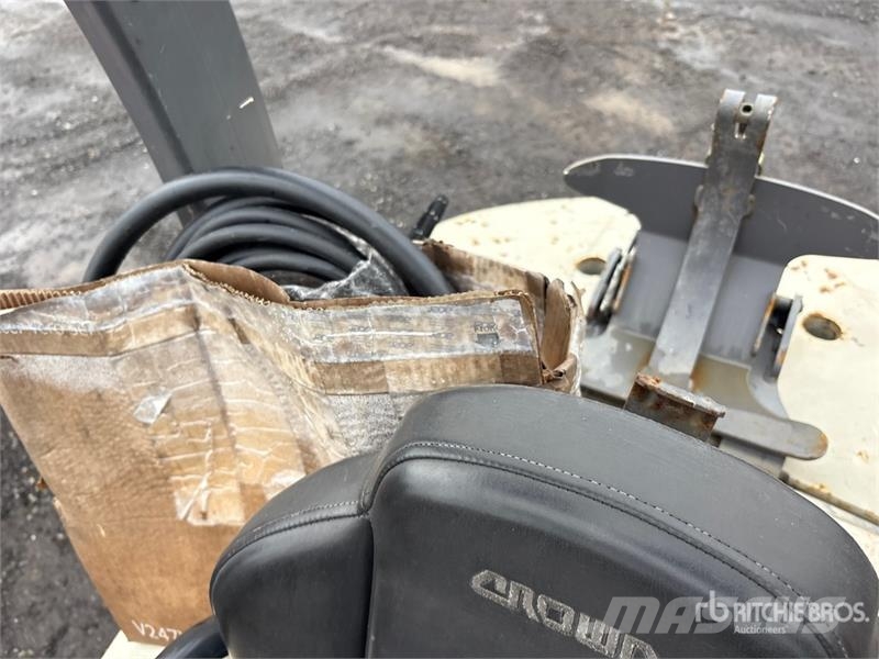Crown C5105050 4350 lb Pneumatic Tire Forklift Iné