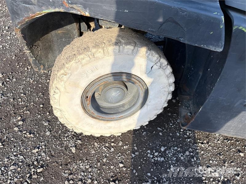 Crown C5105050 4350 lb Pneumatic Tire Forklift Forklift trucks - others