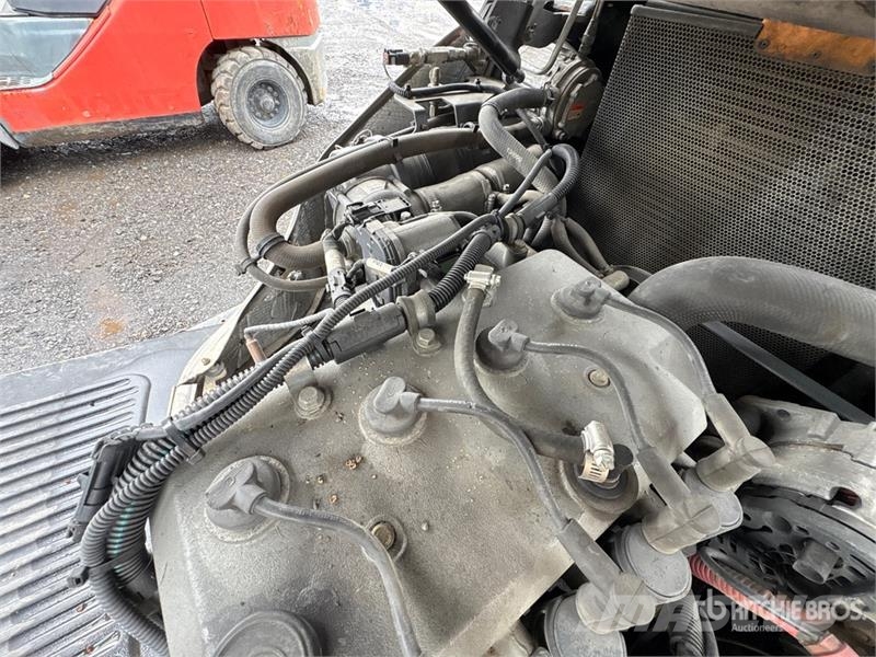 Crown C5105050 4350 lb Pneumatic Tire Forklift Iné