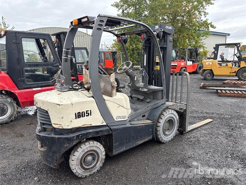 Crown C5105050 4350 lb Pneumatic Tire Forklift Iné