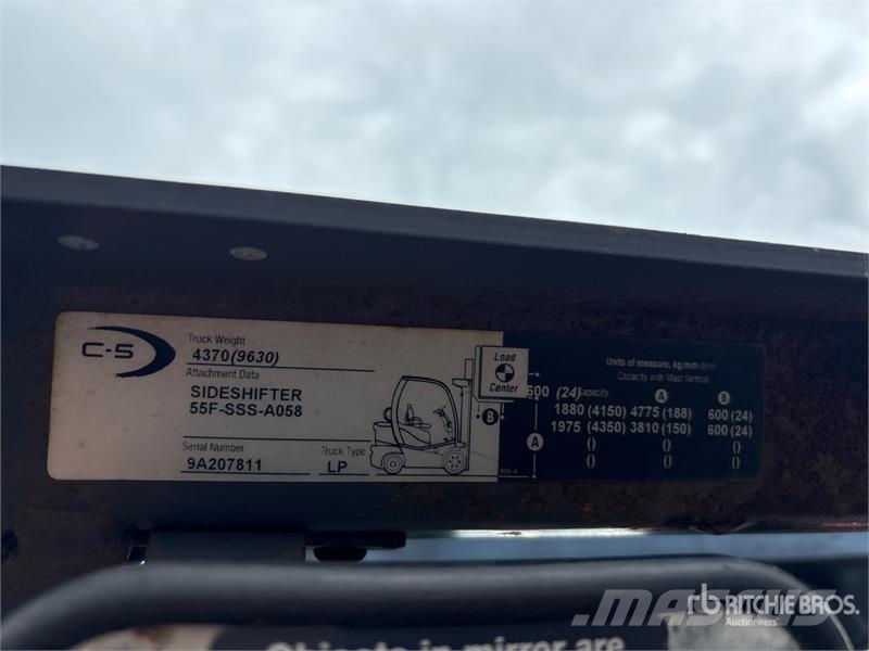 Crown C5105050 4350 lb Pneumatic Tire Forklift Iné