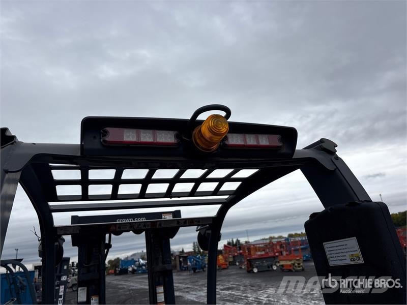 Crown C5105050 5000 lb Pneumatic Tire Forklift Iné