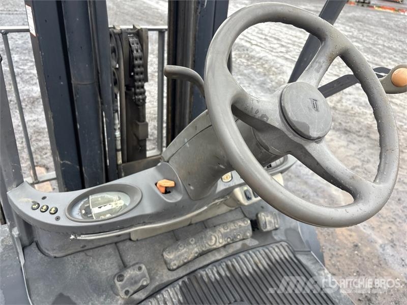 Crown C5105050 5000 lb Pneumatic Tire Forklift Iné